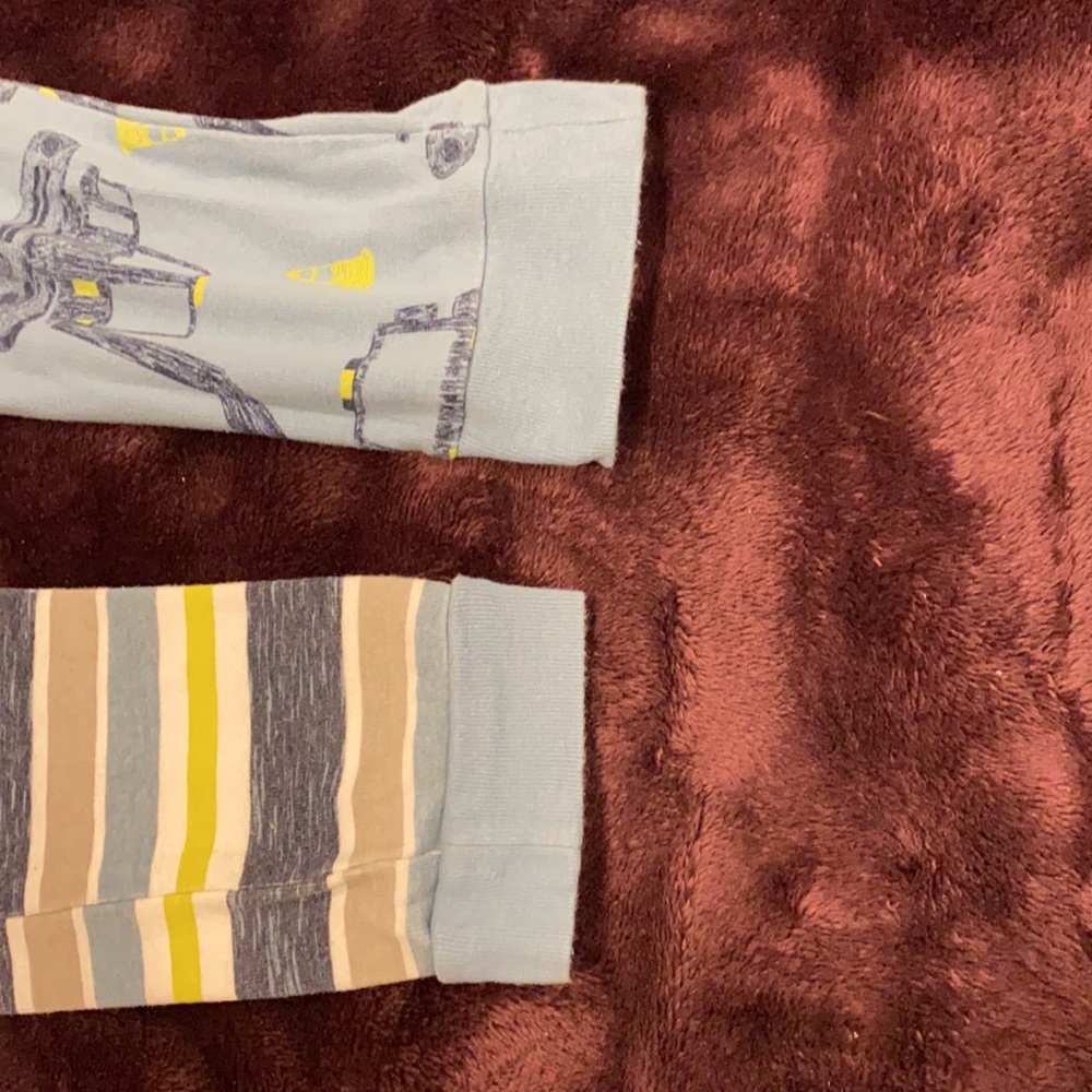 5T, Carter’s pj sets - Picture 4 of 12